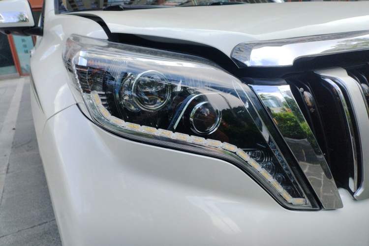 Used Toyota Prado 2017 2.7L Automatic TXL Dual Airbags Underbody Mounting – Middle East Right Front Headlight