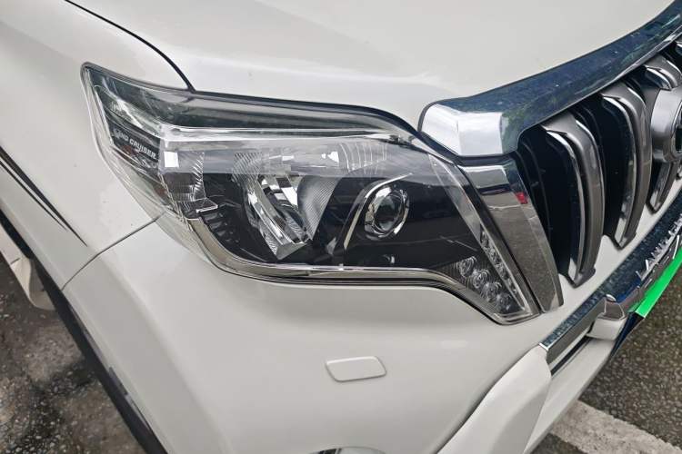 Used Toyota Prado 2017 2700 VX with Nine Airbags Outboard Mount – Middle East Version Right Front Headlight