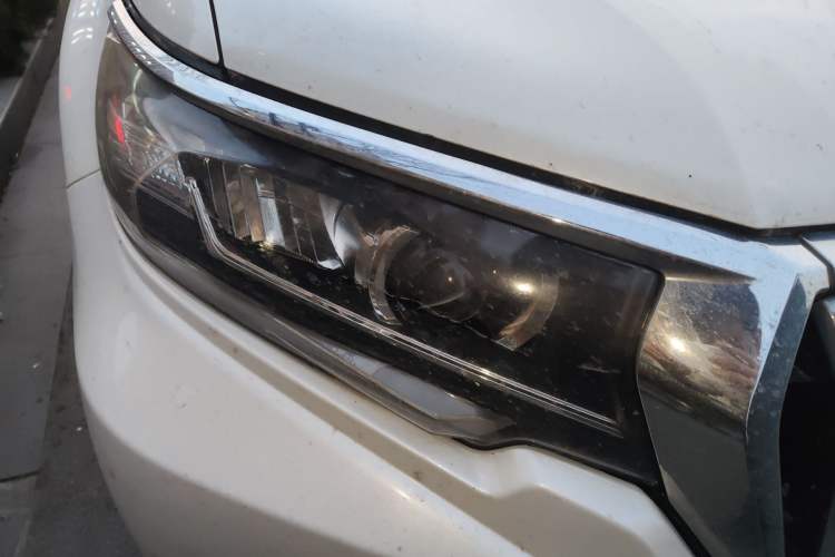 Used Toyota Prado  Right Front Headlight