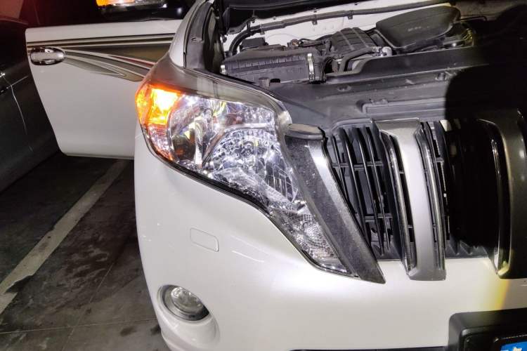 Used Toyota Prado  Right Front Headlight