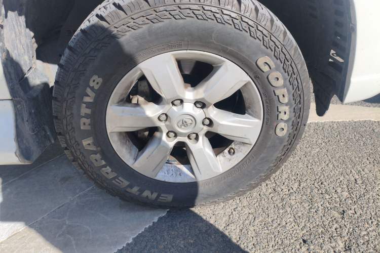 Used Toyota Prado  Right Front Wheel Hub