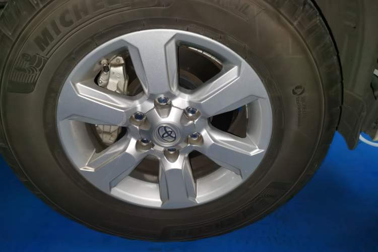 Used Toyota Prado  Right Front Wheel Hub