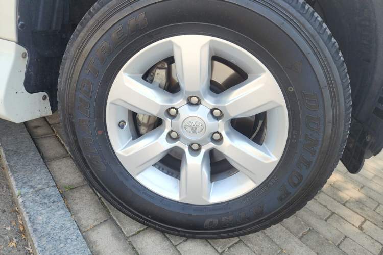 Used Toyota Prado  Right Front Wheel Hub