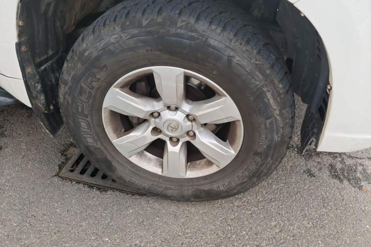 Used Toyota Prado  Right Front Wheel Hub
