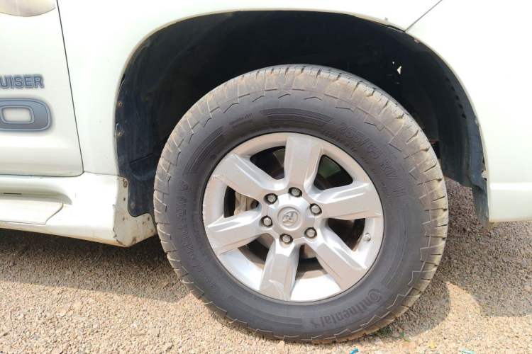 Used Toyota Prado  Right Front Wheel Hub