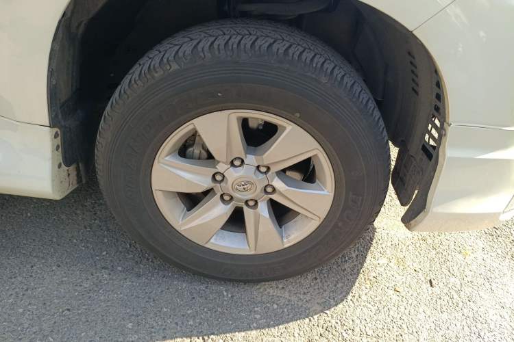 Used Toyota Prado 2017 2.7L Automatic 2700 Gasoline 4x4 7-Seater – Middle East Version Right Front Wheel Hub