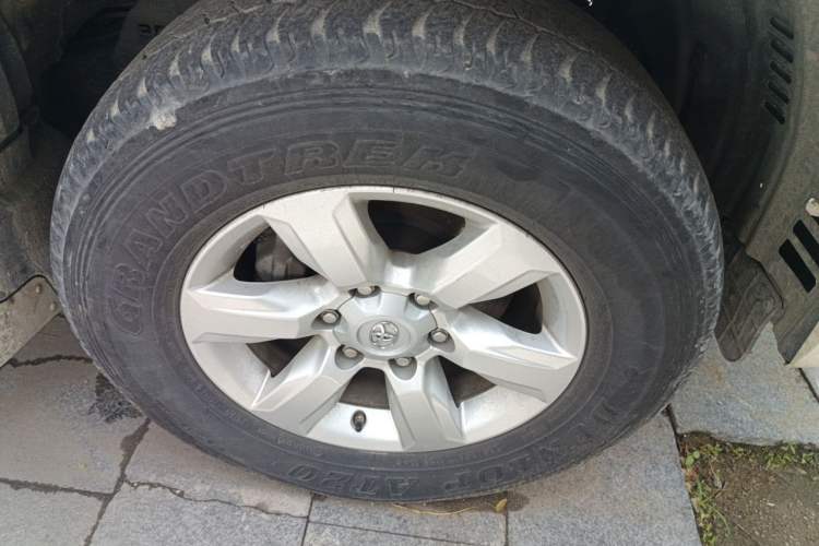 Used Toyota Prado  Right Front Wheel Hub