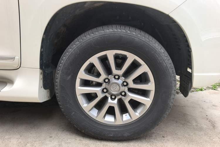Used Toyota Prado 2017 2700 TXL Middle East Edition Right Front Wheel Hub