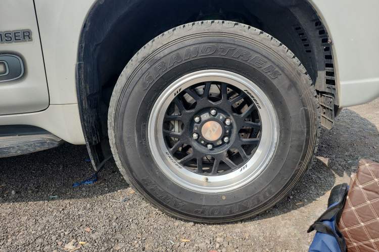 Used Toyota Prado  Right Front Wheel Hub