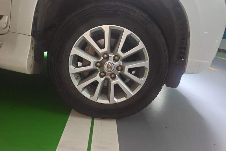 Used Toyota Prado  Right Front Wheel Hub