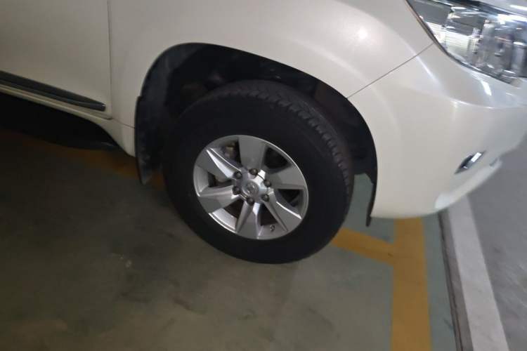 Used Toyota Prado  Right Front Wheel Hub
