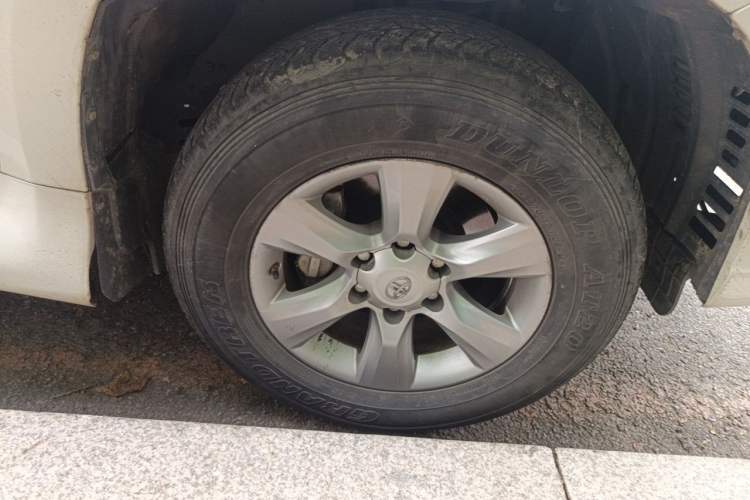 Used Toyota Prado  Right Front Wheel Hub