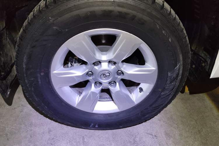 Used Toyota Prado  Right Front Wheel Hub
