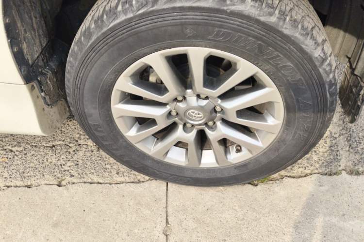 Used Toyota Prado  Right Front Wheel Hub