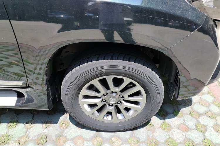 Used Toyota Prado  Right Front Wheel Hub