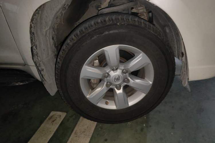 Used Toyota Prado  Right Front Wheel Hub