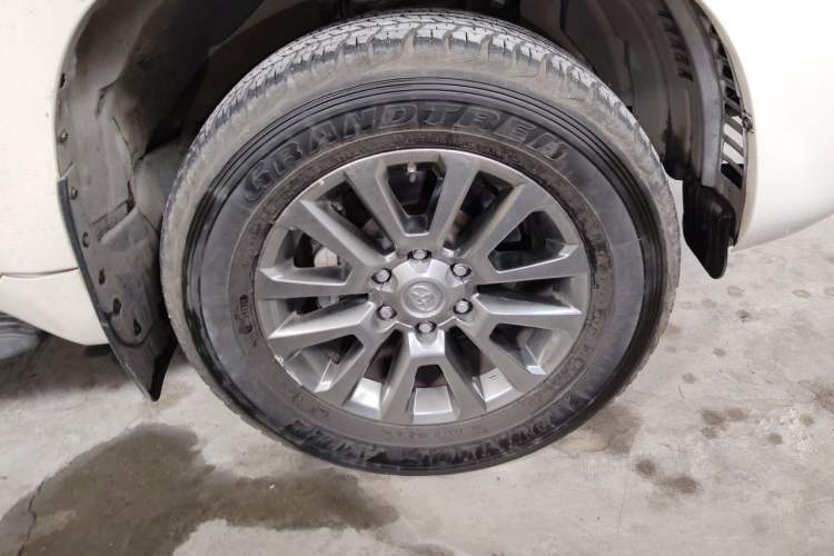 Used Toyota Prado 2017 4.0L U.S.-Spec Version 7 Seats Right Front Wheel Hub
