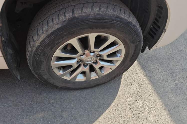 Used Toyota Prado  Right Front Wheel Hub