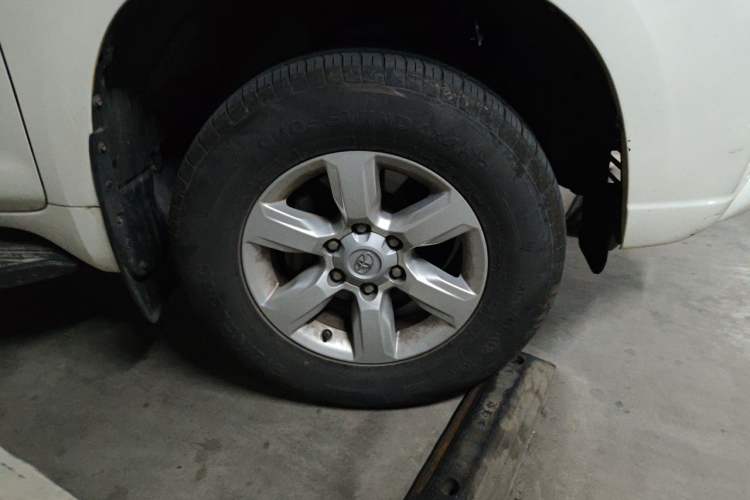 Used Toyota Prado  Right Front Wheel Hub