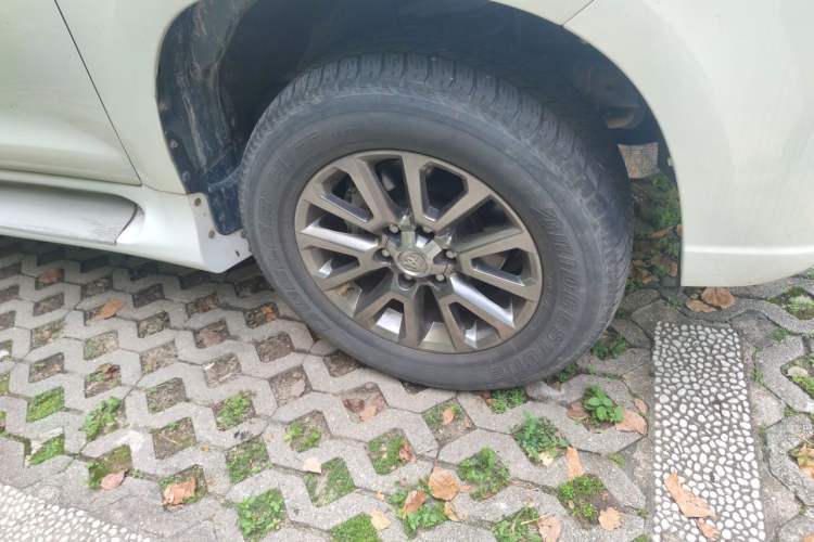 Used Toyota Prado  Right Front Wheel Hub