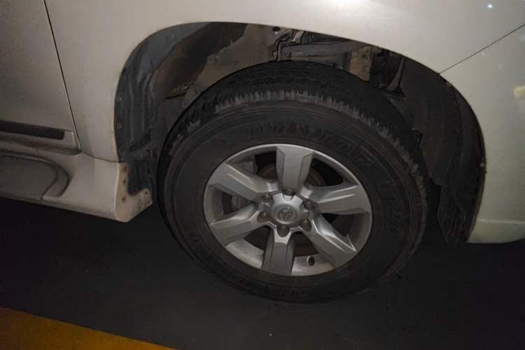 Used Toyota Prado  Right Front Wheel Hub