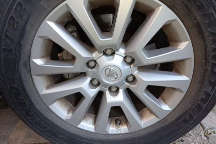 Used Toyota Prado  Right Front Wheel Hub