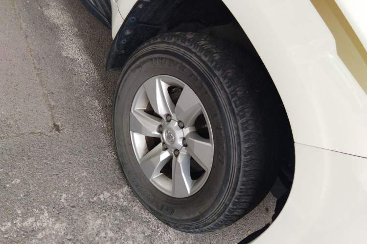 Used Toyota Prado  Right Front Wheel Hub