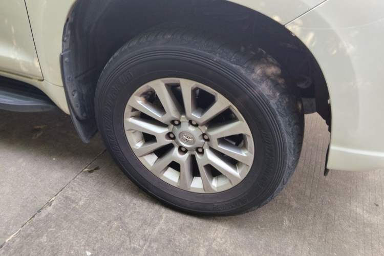 Used Toyota Prado  Right Front Wheel Hub