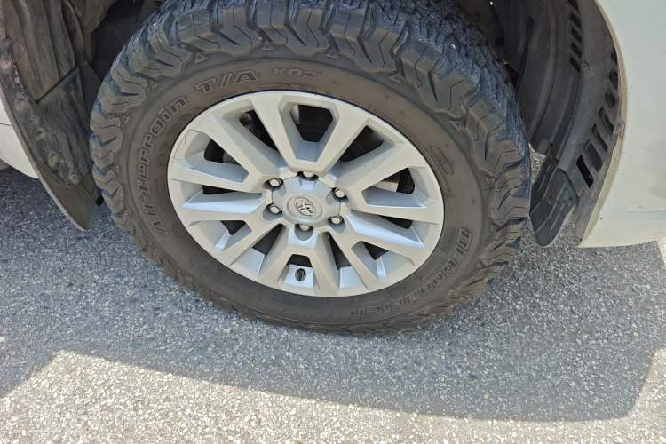 Used Toyota Prado 2017 4000 TXL Dual Airbags Side-Mounted – Middle East Version Right Front Wheel Hub