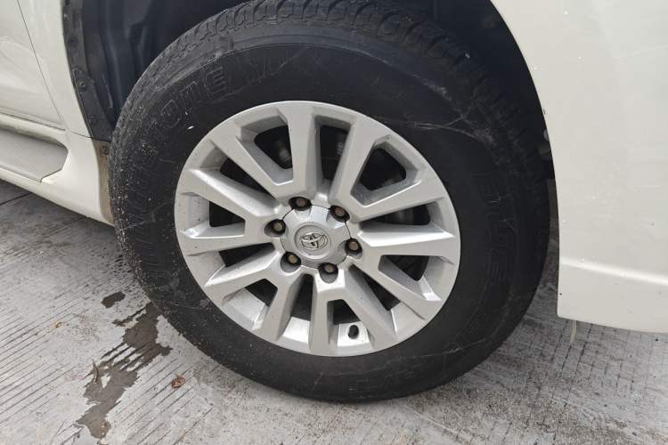 Used Toyota Prado  Right Front Wheel Hub