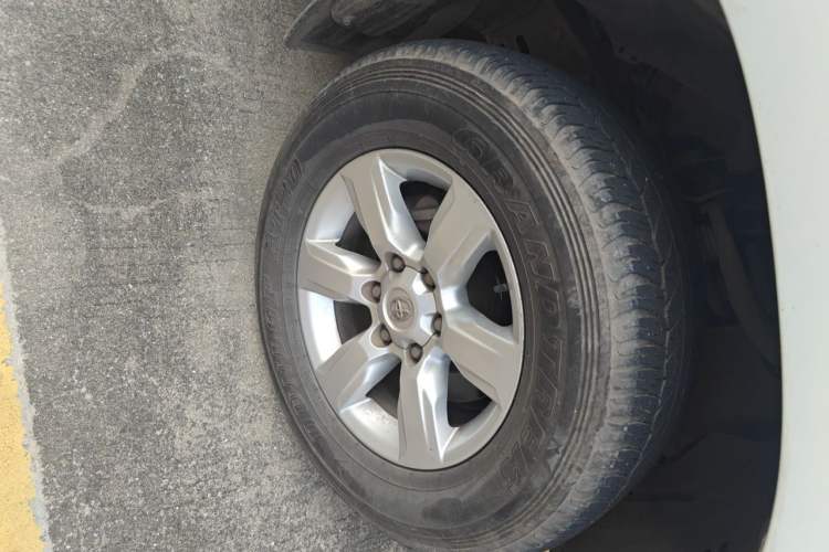 Used Toyota Prado  Right Front Wheel Hub