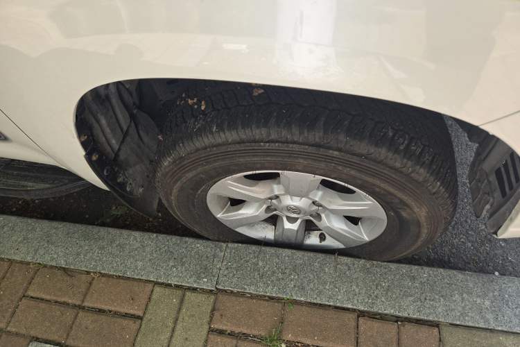 Used Toyota Prado  Right Front Wheel Hub