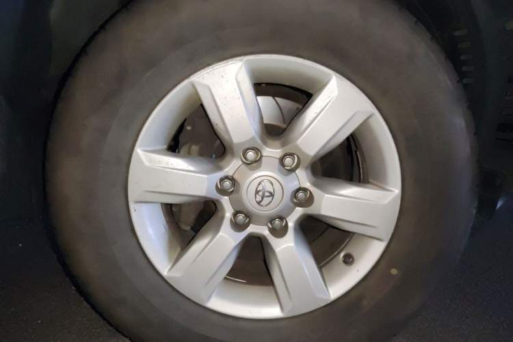 Used Toyota Prado  Right Front Wheel Hub