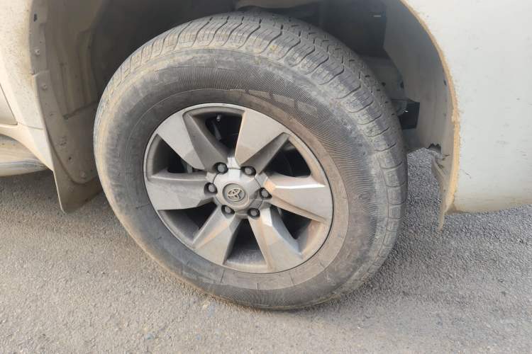 Used Toyota Prado  Right Front Wheel Hub