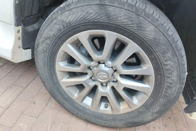 Used Toyota Prado  Right Front Wheel Hub