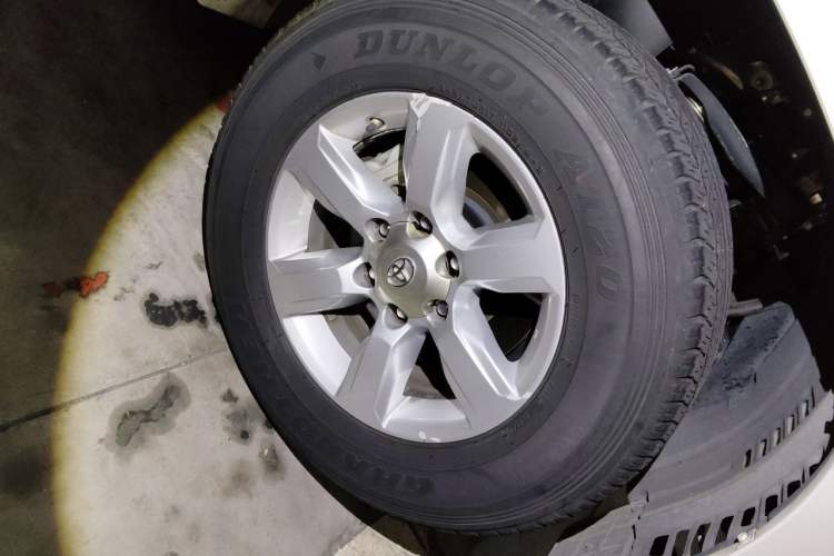 Used Toyota Prado  Right Front Wheel Hub