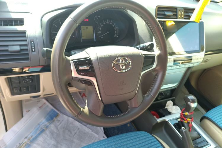 Used Toyota Prado 2017 2.7L Automatic 2700 Gasoline 4x4 7-Seater – Middle East Version Steering Wheel