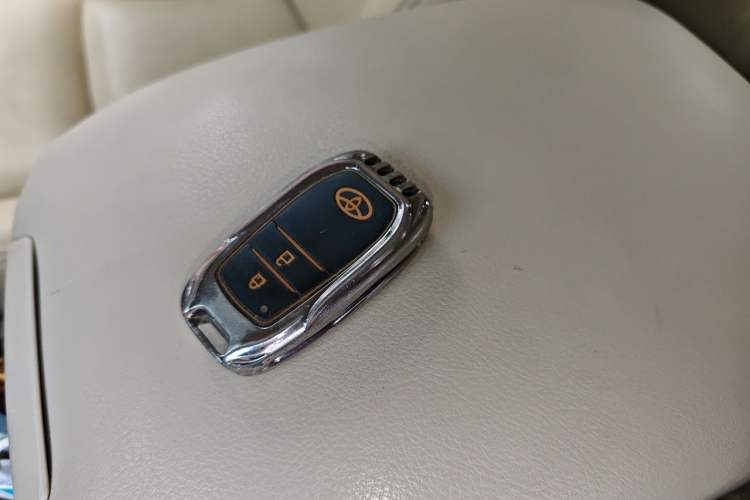 Used Toyota Prado 2017 4.0L U.S.-Spec Version 7 Seats Vehicle Key
