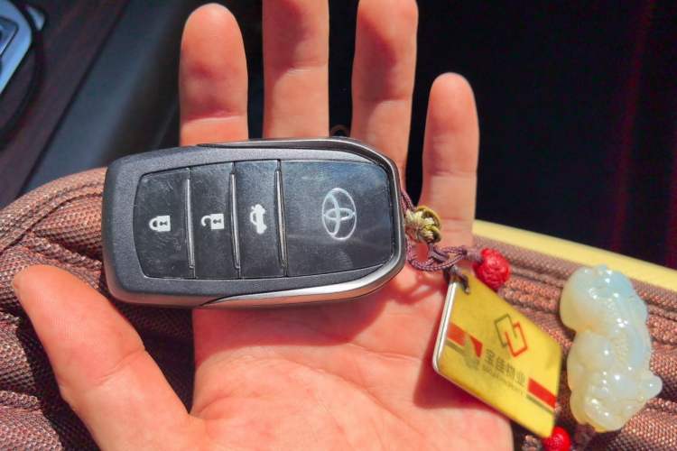 Used Toyota Prado 2017 2700 TX Middle East Edition Vehicle Key