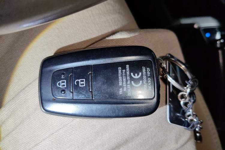Used Toyota Prado 2017 4.0L U.S.-Spec Version 7 Seats Vehicle Key