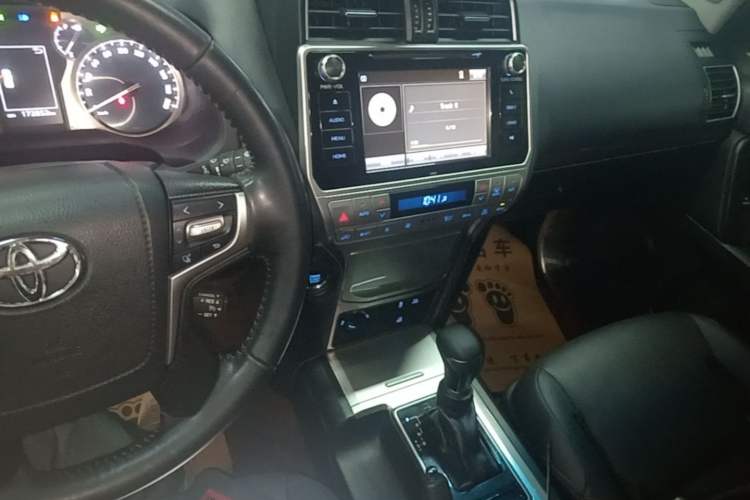 Used Toyota Prado 2018 3.5L Automatic TX-L Audio And AC Panel