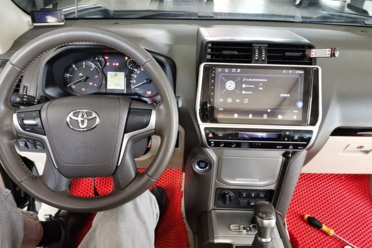 Used Toyota Prado  Center Console