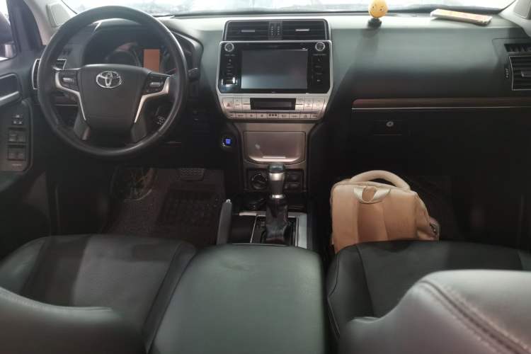 Used Toyota Prado 2018 3.5L Automatic TX-L Center Console