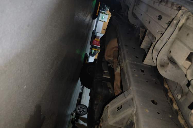 Used Toyota Prado 2018 3.5L Automatic TX-L with Rear-Mounted Spare Tire Chassis Front Right