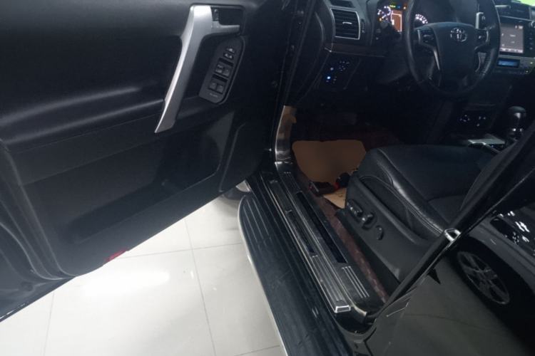 Used Toyota Prado 2018 3.5L Automatic TX-L Driver Seat