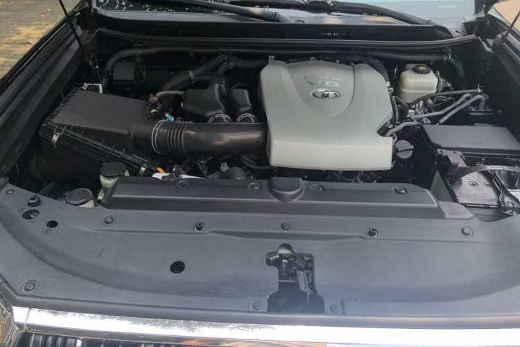 Used Toyota Prado 2018 3.5L Automatic TX-L NAVI with Rear-Mounted Spare Tire Engine Bay