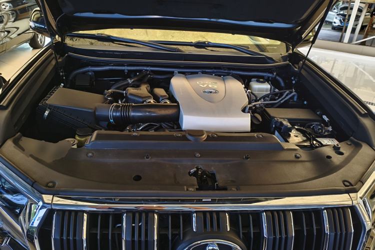 Used Toyota Prado 2018 3.5L Automatic TX-L with Rear-Mounted Spare Tire Engine Bay
