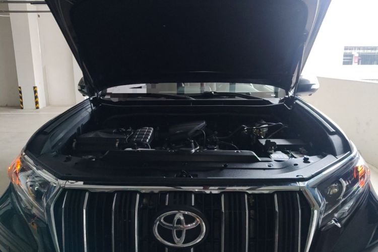 Used Toyota Prado  Engine Bay