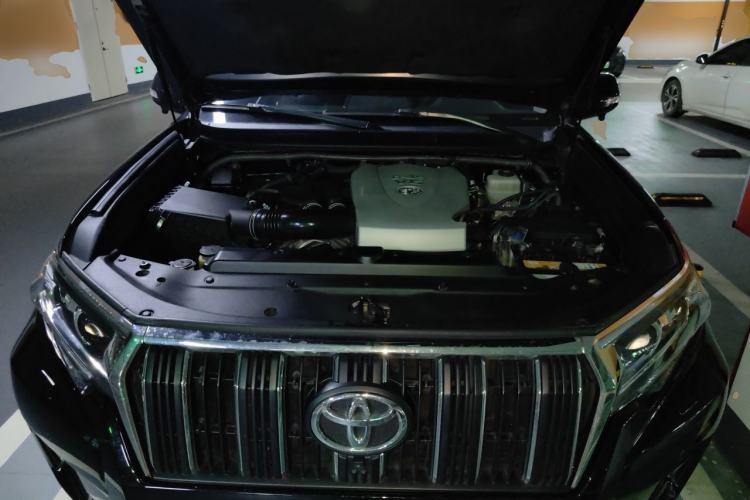 Used Toyota Prado 2018 3.5L Automatic TX-L with Rear-Mounted Spare Tire Engine Bay