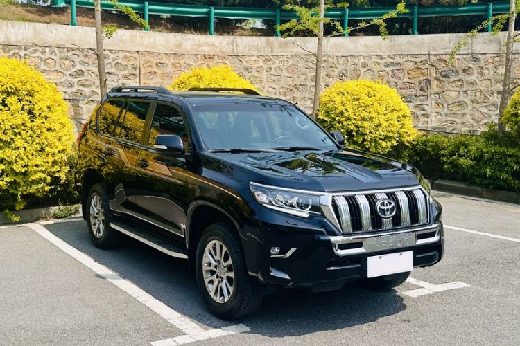 Used Toyota Prado 2018 3.5L Automatic TX-L with Rear-Mounted Spare Tire Exterior 1